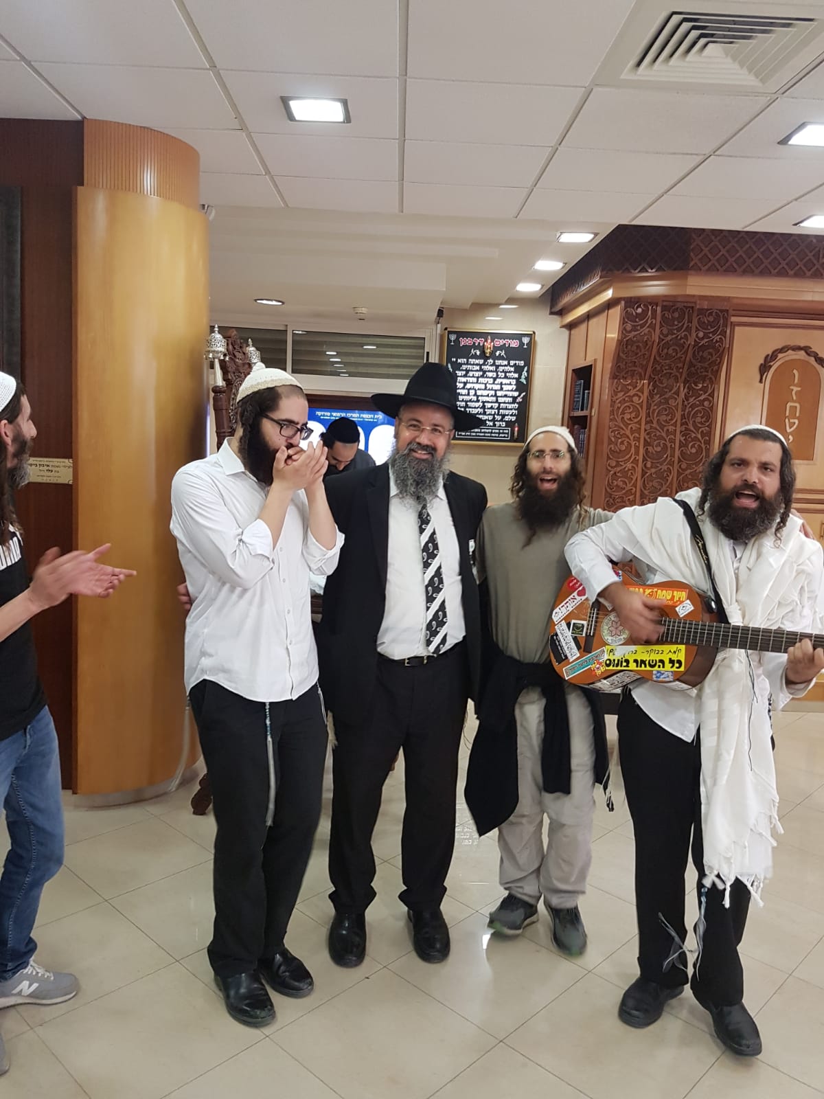 שמחת פורים בביה"ח 'סורוקה' ביוזמת הרב עוזיאל אדרי