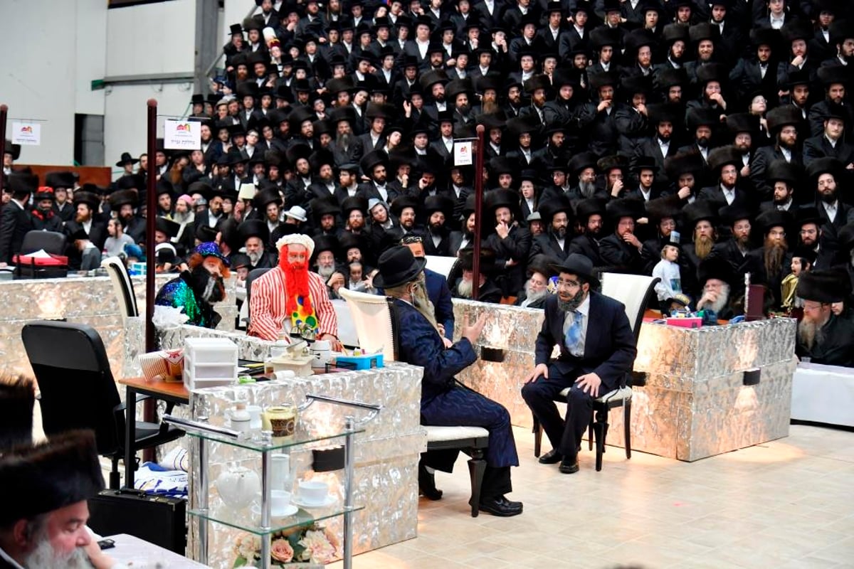 באמצע הטיש: האדמו"ר ביקש לחייג לחו"ל