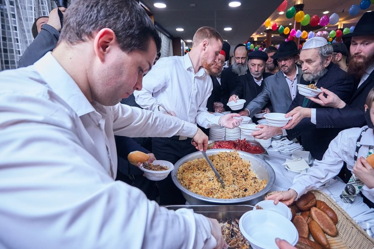 מוסקבה צהלה ושמחה: מאות מנייני מגילה