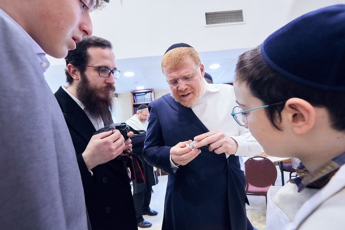 מוסקבה צהלה ושמחה: מאות מנייני מגילה