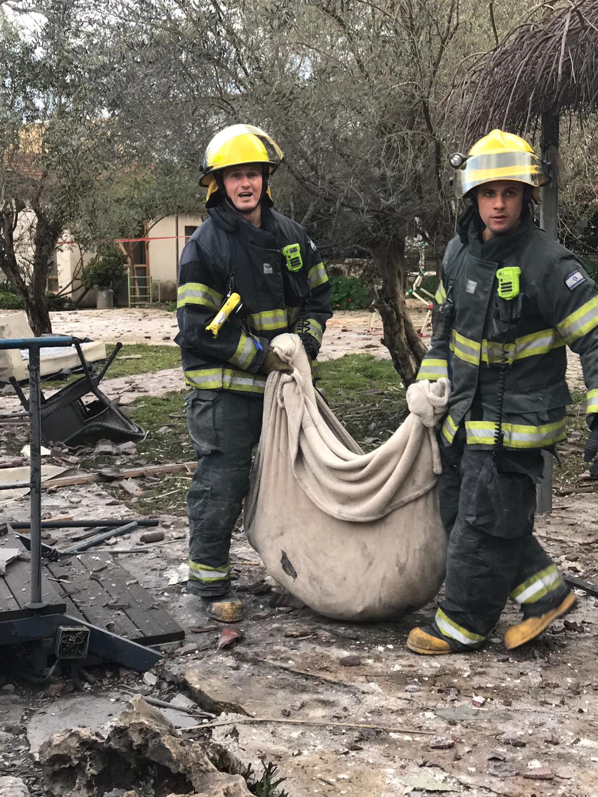 תיעוד: ההרס הרב בתוך הבית שספג פגיעת רקטה