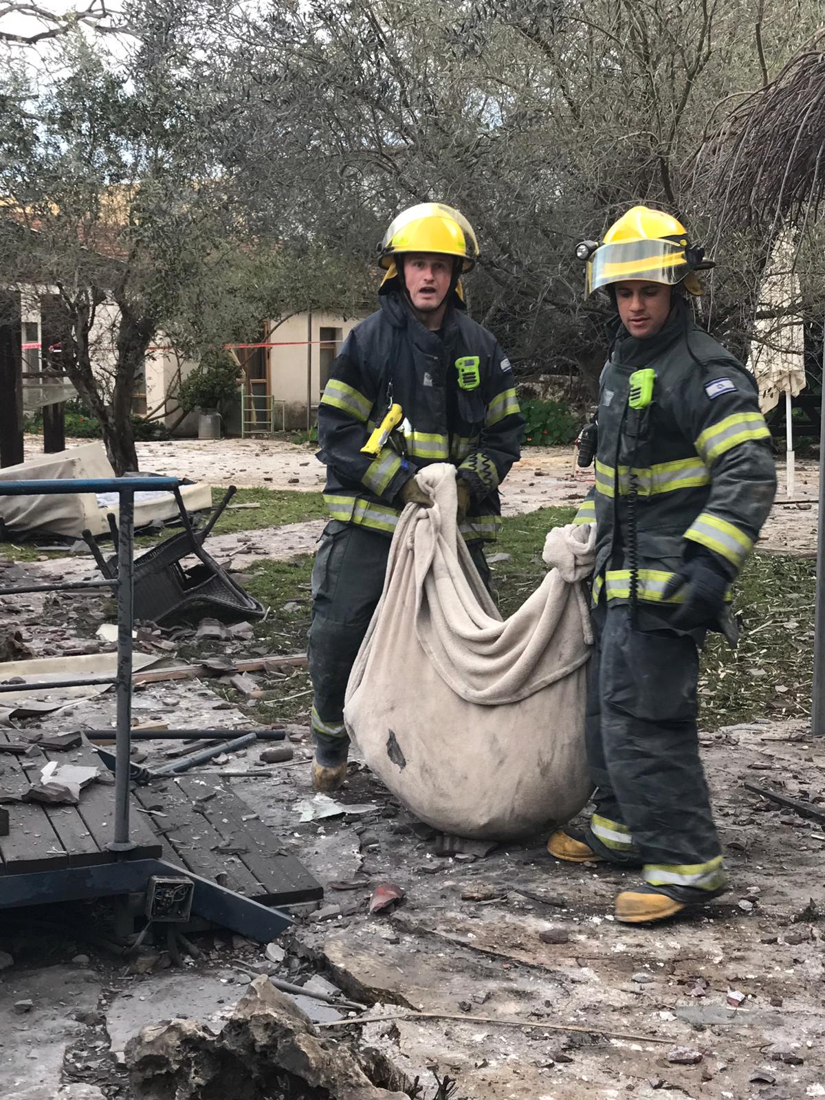 תיעוד: ההרס הרב בתוך הבית שספג פגיעת רקטה