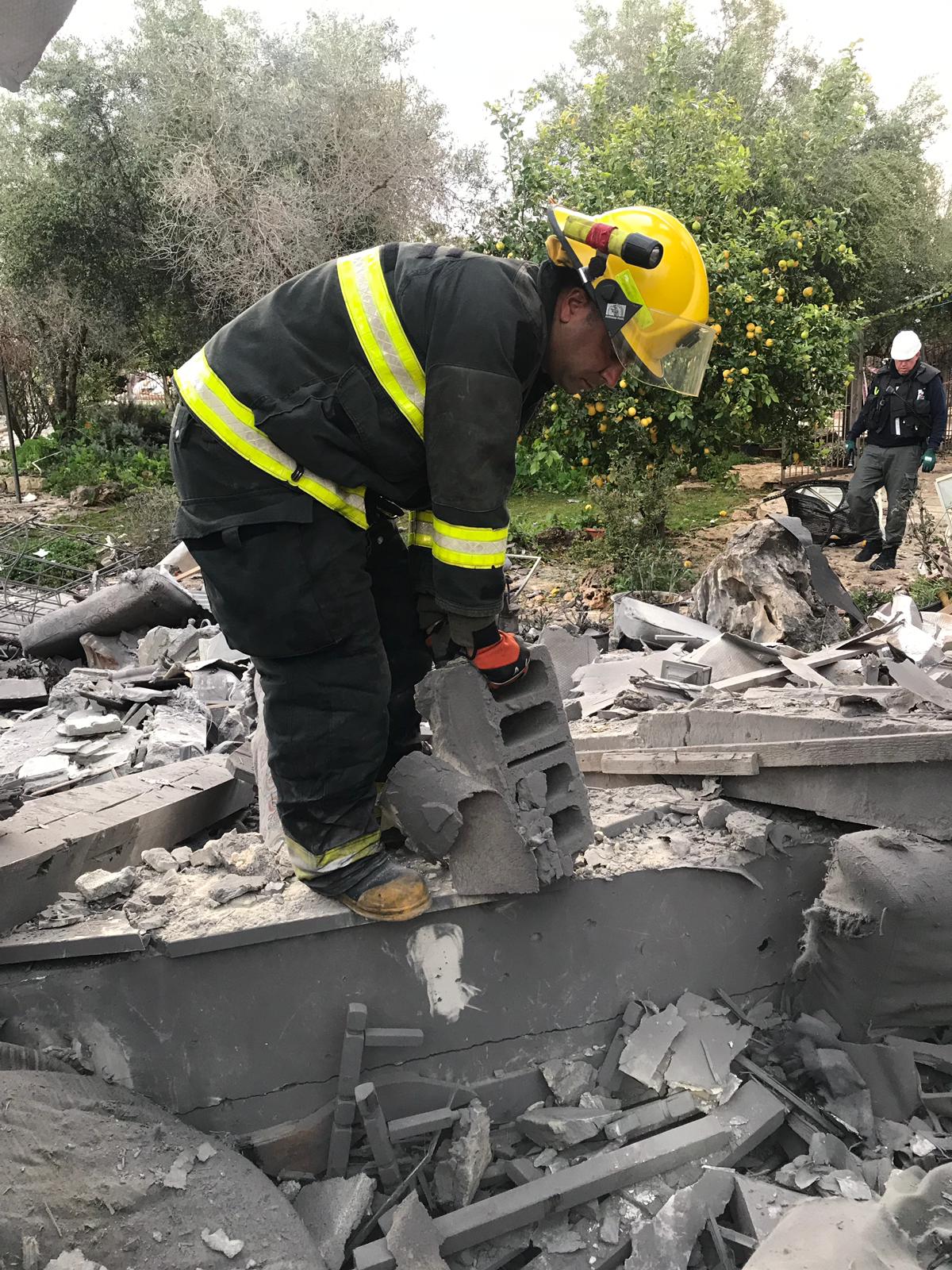 תיעוד: ההרס הרב בתוך הבית שספג פגיעת רקטה