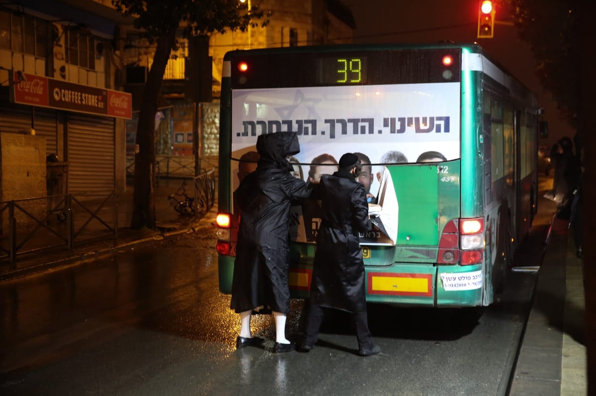 המאבק נגד שלטי הבחירות בירושלים - חזר