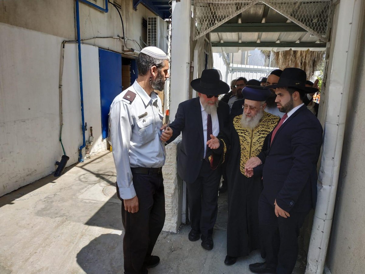 צפו: חידון הלכות פסח לאסירי כלא מעשיהו