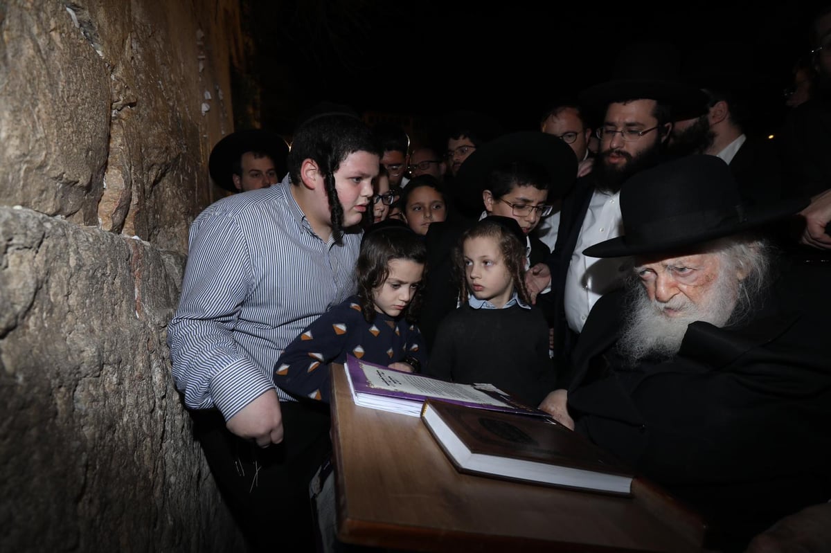 שה"ת בתפילת היתומים • תמונות נדירות