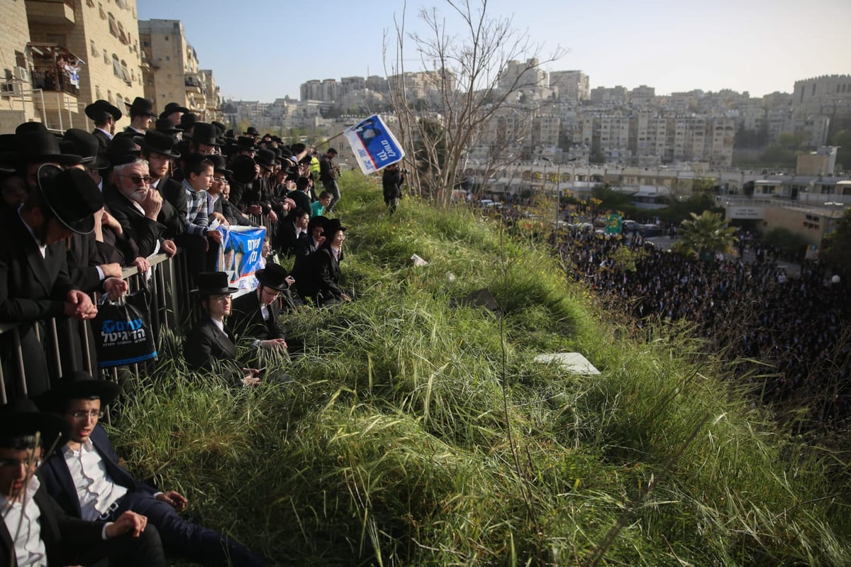 שידור חוזר: האדמו"ר מגור ומרן שר התורה על במה אחת • צפו