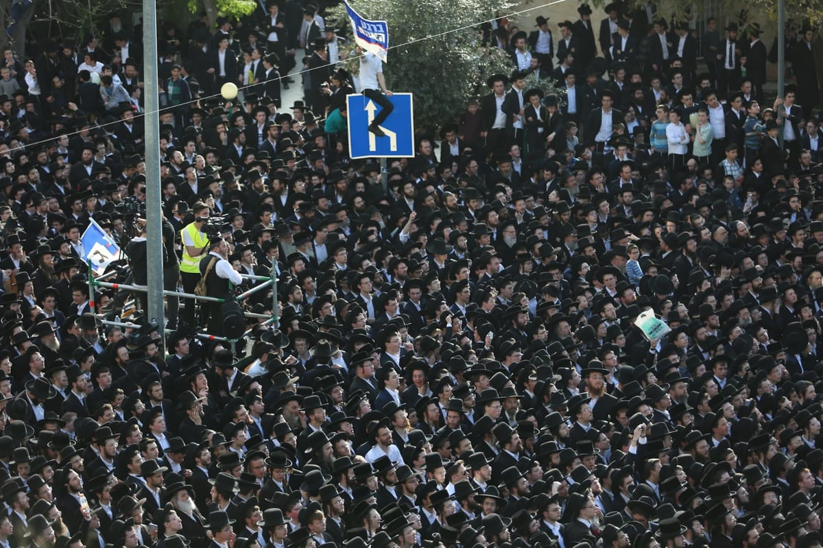 שידור חוזר: האדמו"ר מגור ומרן שר התורה על במה אחת • צפו