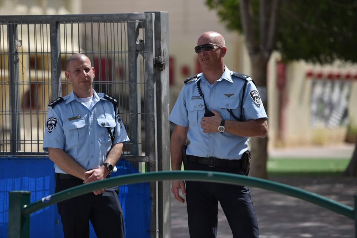 שוטרים בקלפי, דוברות המשטרה