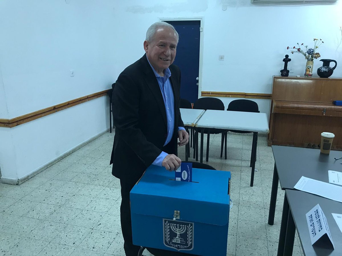 ישראל בוחרת • שעה וחצי לסגירת הקלפיות - 52% הצבעה