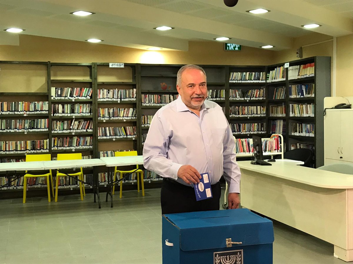 ישראל בוחרת • שעה וחצי לסגירת הקלפיות - 52% הצבעה