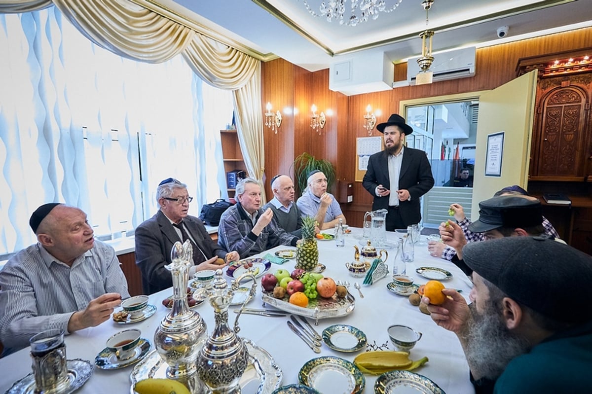 ביקור האדמו"ר מטשרנוביל בספריית שניאורסון