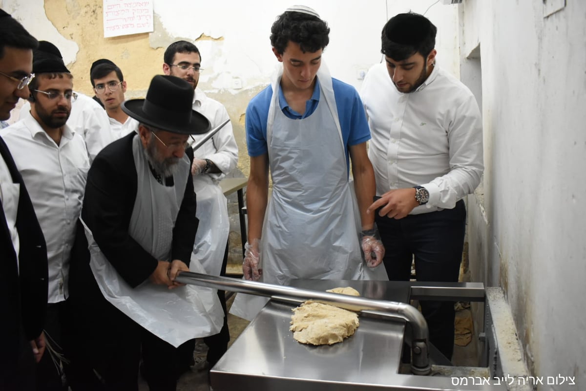 'שושנים לדוד': הראב"ד באפיית מצות יד