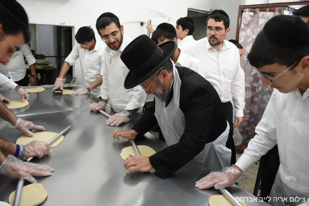 'שושנים לדוד': הראב"ד באפיית מצות יד