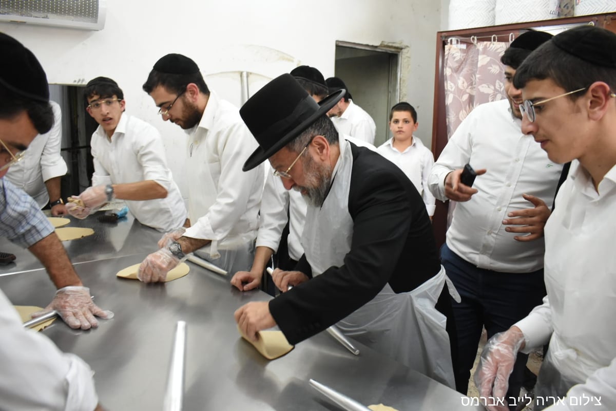 'שושנים לדוד': הראב"ד באפיית מצות יד