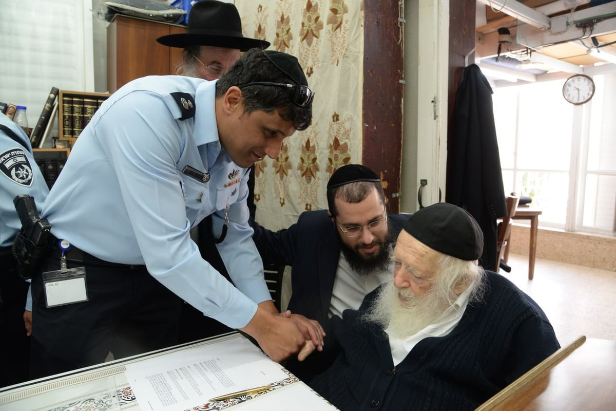 מפקדי המשטרה התברכו מפי מרן שר התורה