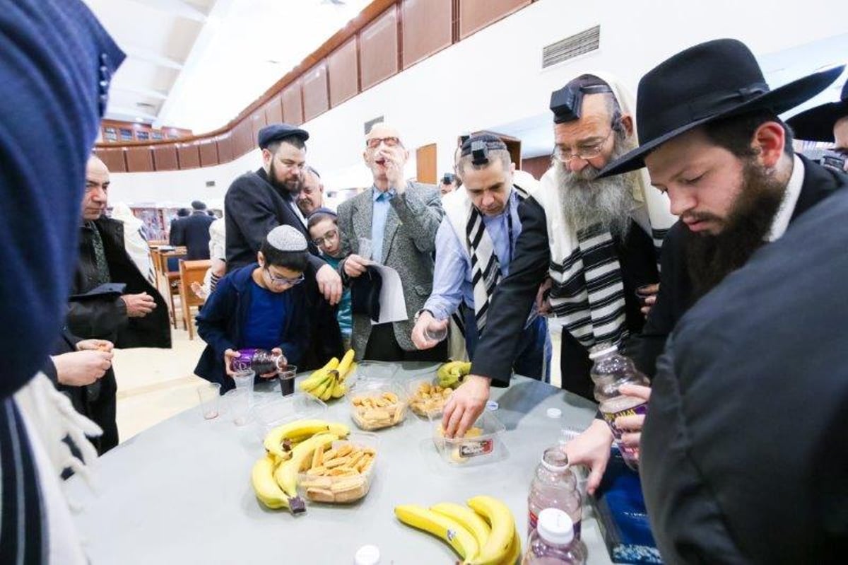 תיעוד: מכירת ושריפת חמץ במוסקבה