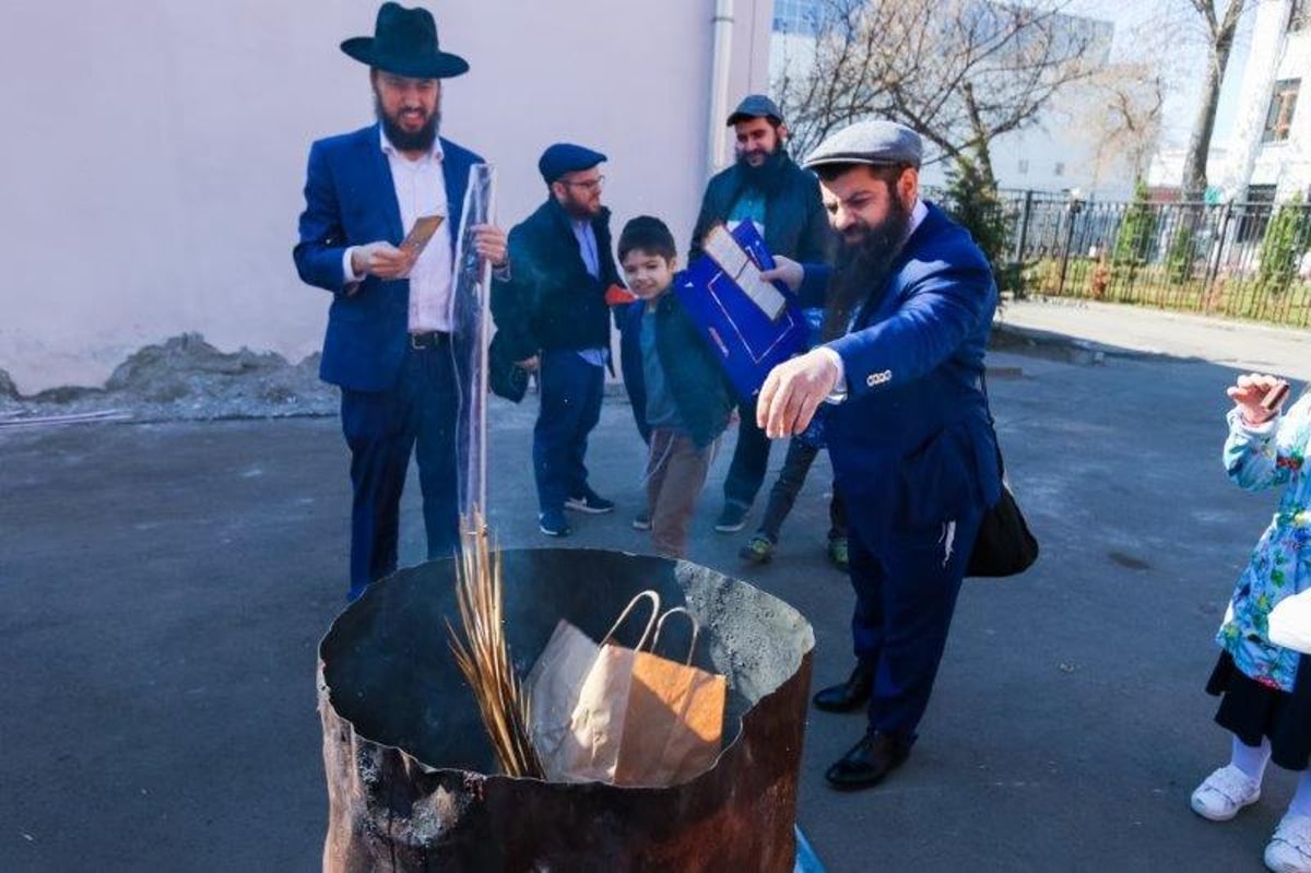 תיעוד: מכירת ושריפת חמץ במוסקבה