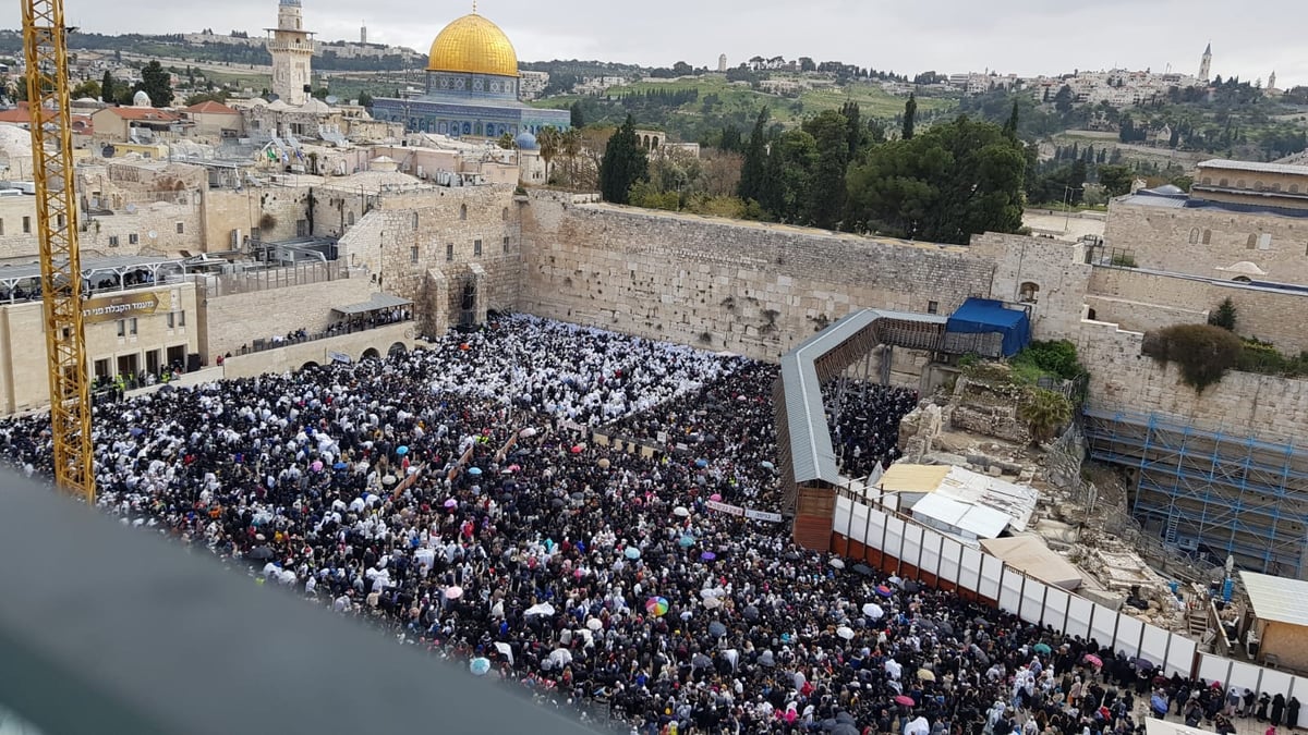 רבבות השתתפו בברכת הכהנים המסורתית