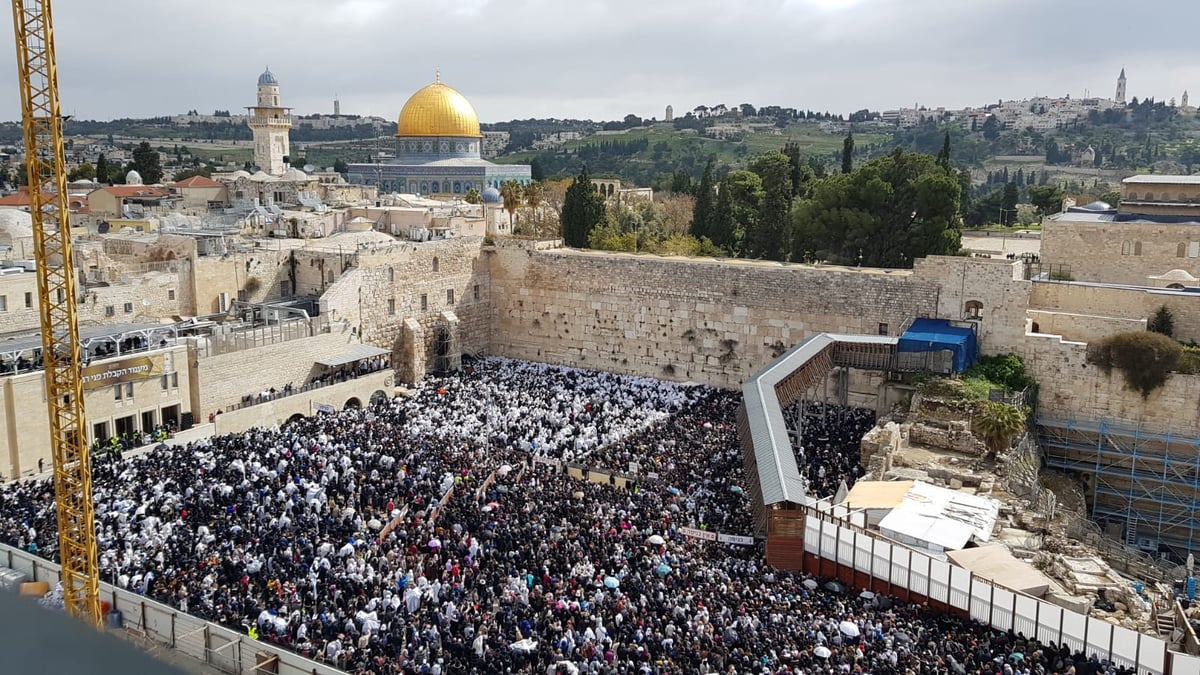 רבבות השתתפו בברכת הכהנים המסורתית