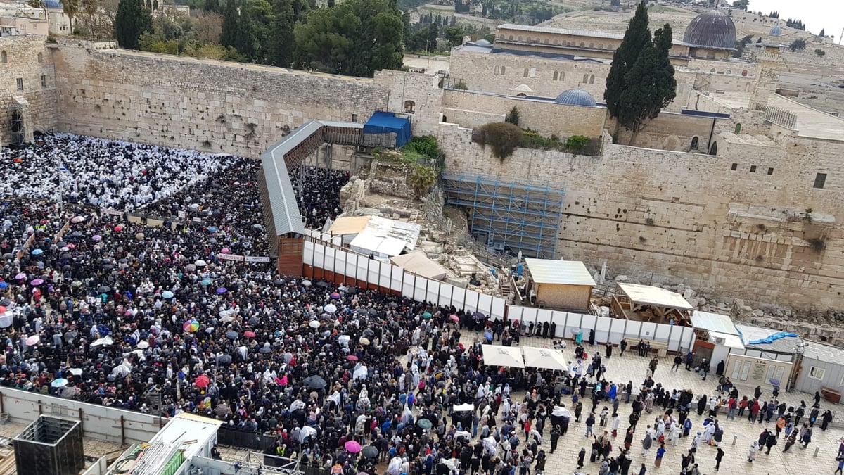 רבבות השתתפו בברכת הכהנים המסורתית