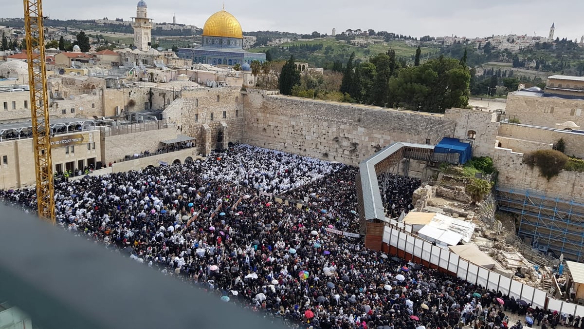 רבבות השתתפו בברכת הכהנים המסורתית