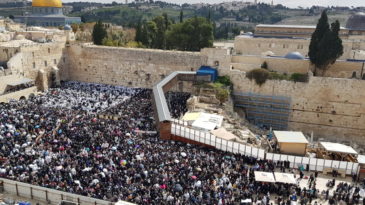 רבבות השתתפו בברכת הכהנים המסורתית