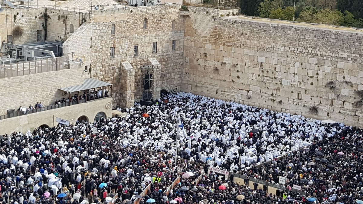 רבבות השתתפו בברכת הכהנים המסורתית