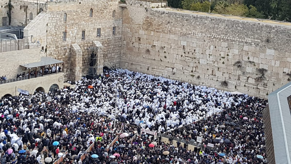 רבבות השתתפו בברכת הכהנים המסורתית