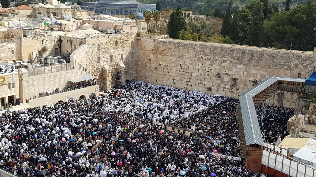 רבבות השתתפו בברכת הכהנים המסורתית