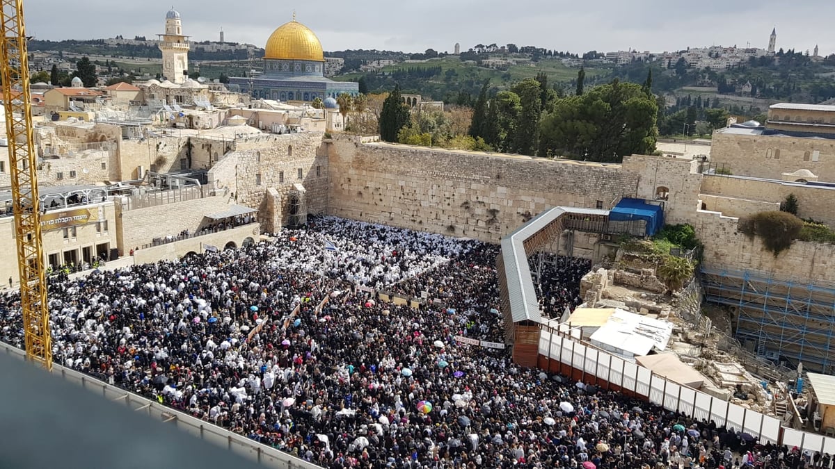 רבבות השתתפו בברכת הכהנים המסורתית