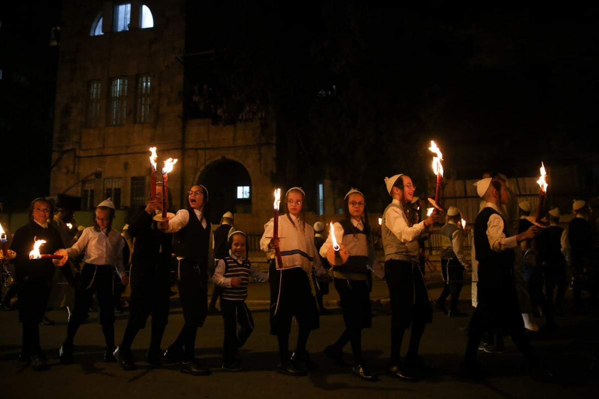 הכנסת ספר תורה לביהמ"ד 'תולדות אהרן'