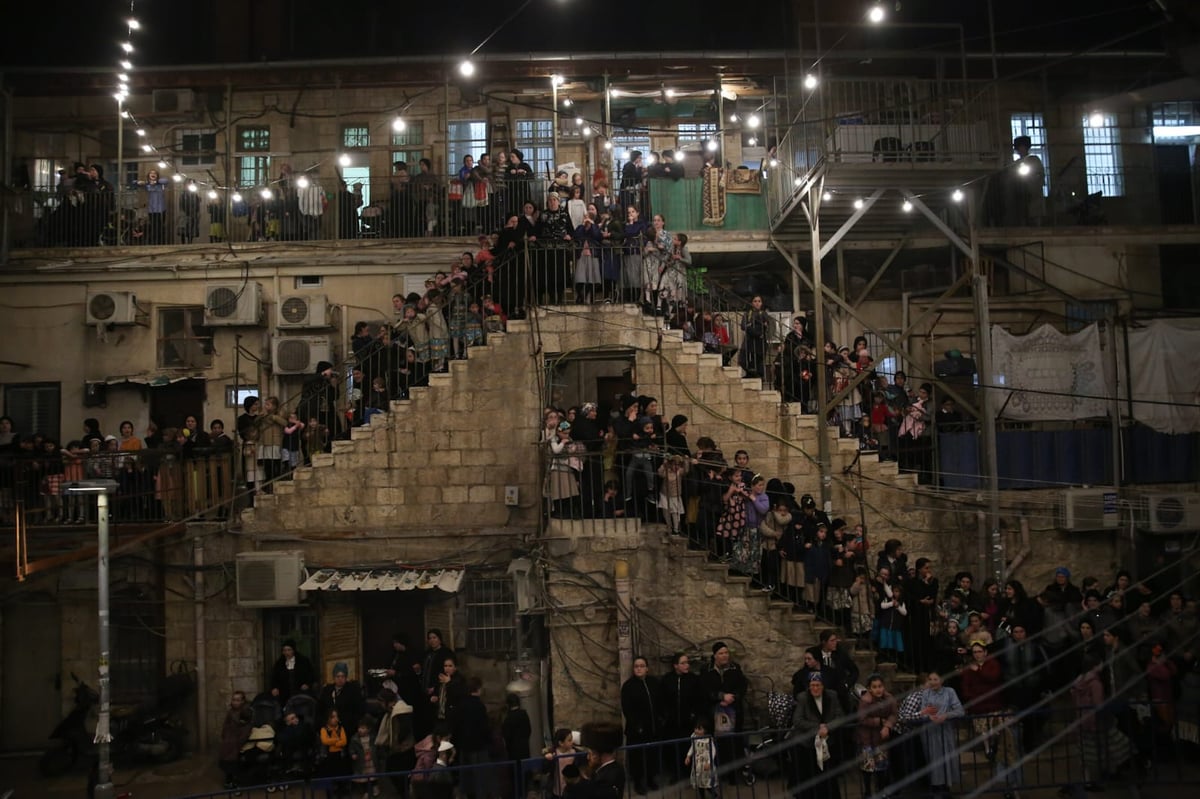 הכנסת ספר תורה לביהמ"ד 'תולדות אהרן'