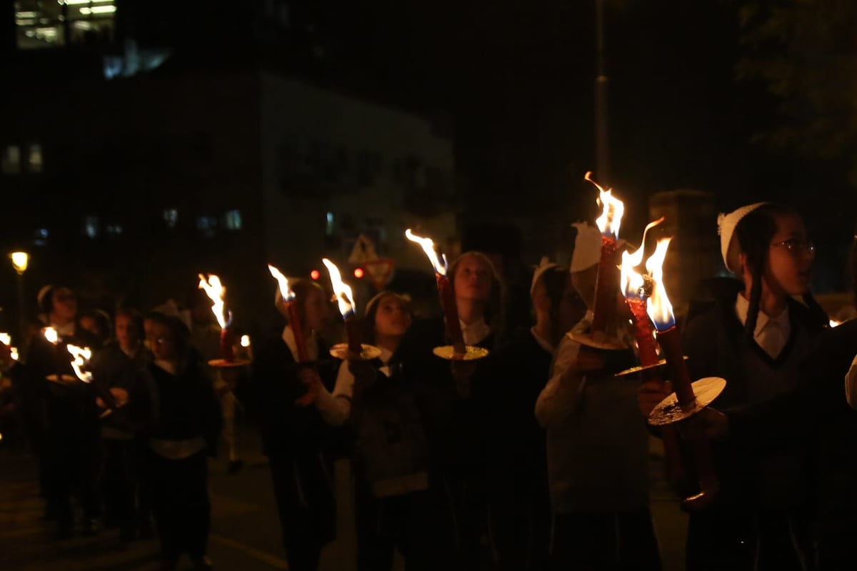 הכנסת ספר תורה לביהמ"ד 'תולדות אהרן'