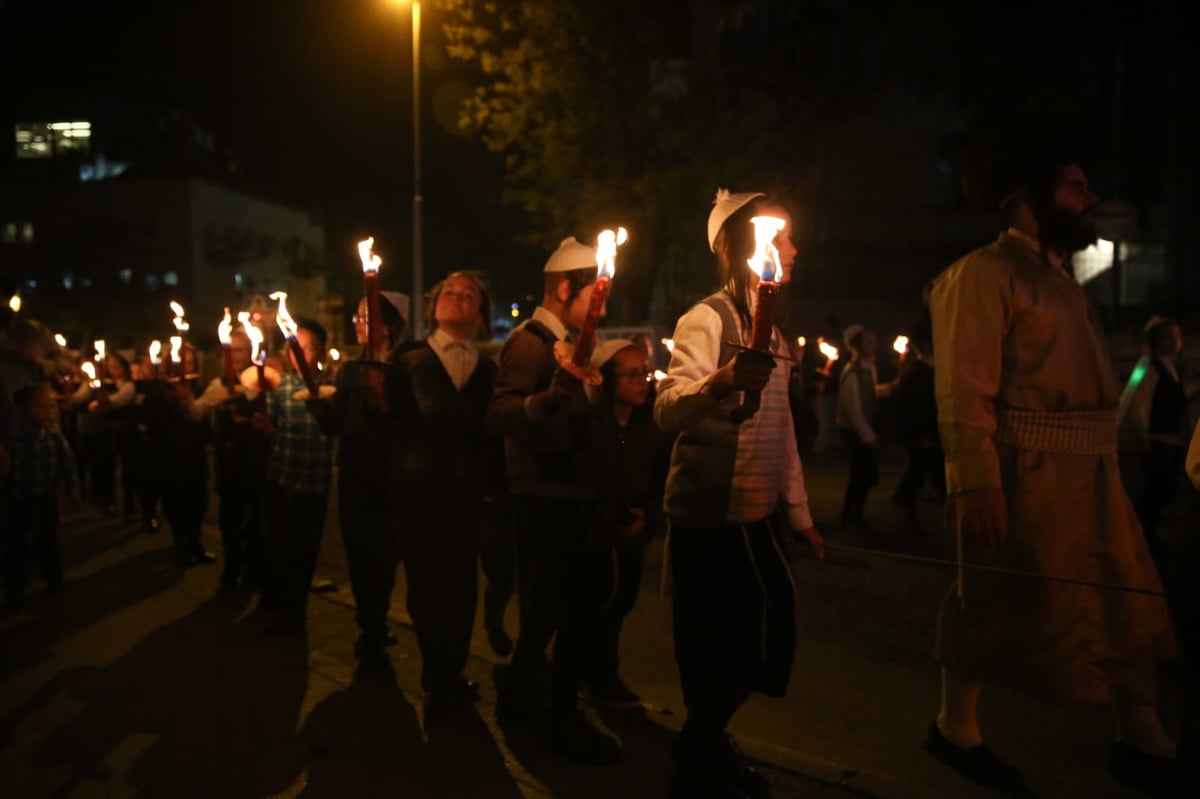 הכנסת ספר תורה לביהמ"ד 'תולדות אהרן'