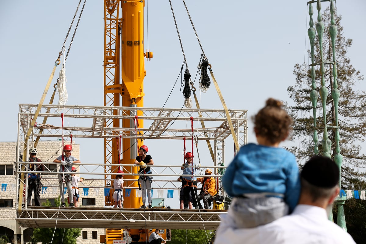 אטרקציה בצפת: סנפלינג בגובה 50 מטרים