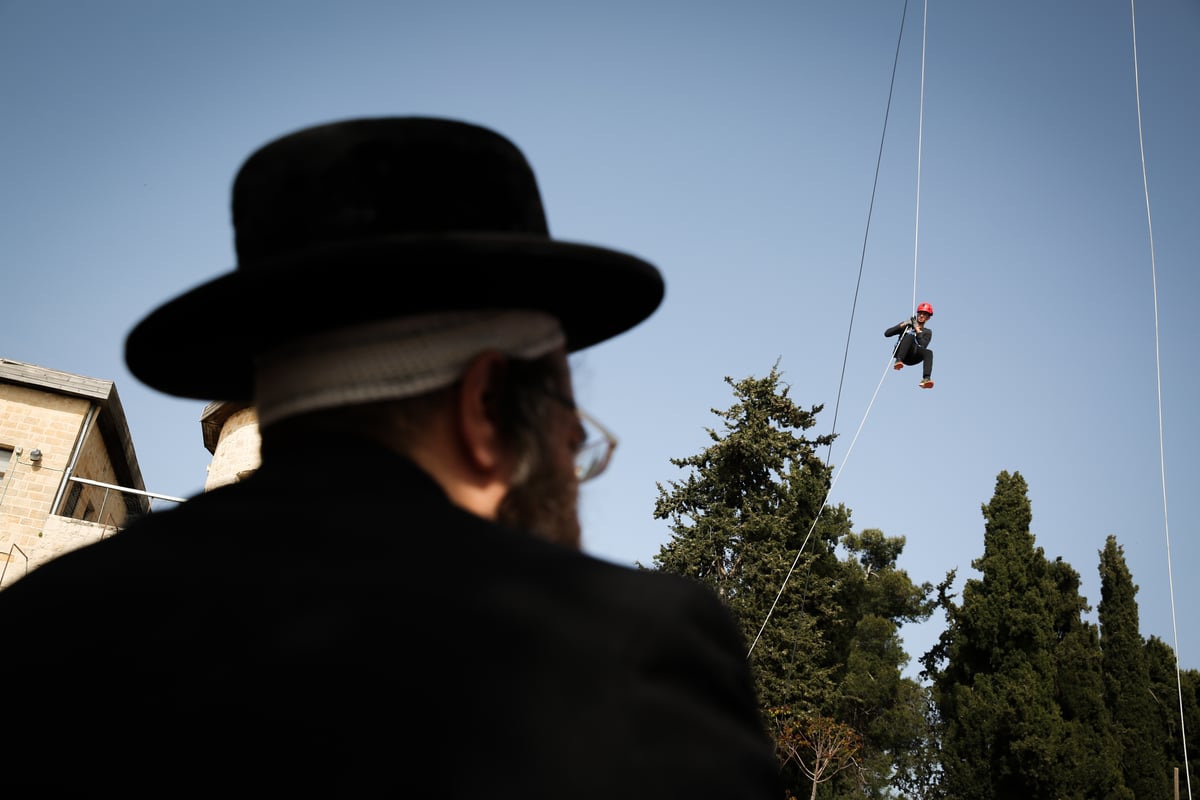 אטרקציה בצפת: סנפלינג בגובה 50 מטרים