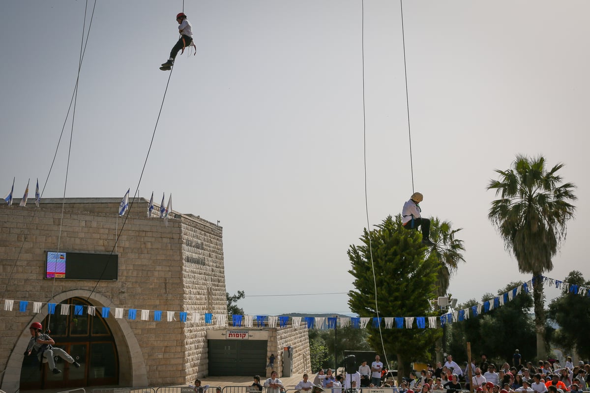 אטרקציה בצפת: סנפלינג בגובה 50 מטרים