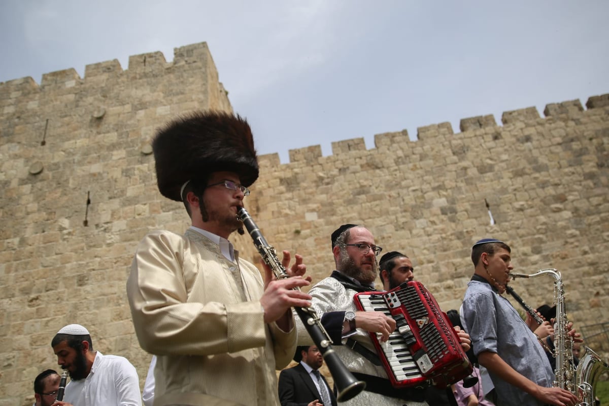 שמחת חג הפסח על חומות העיר העתיקה