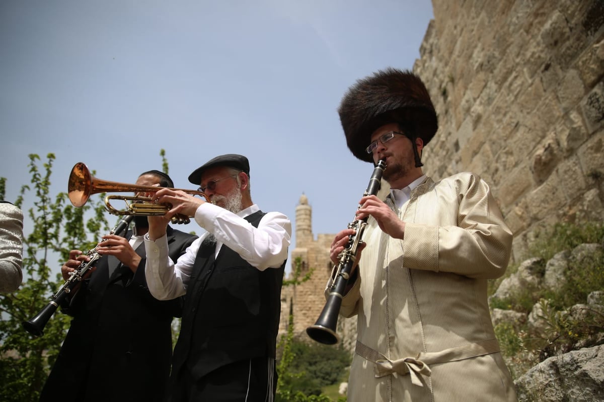 שמחת חג הפסח על חומות העיר העתיקה