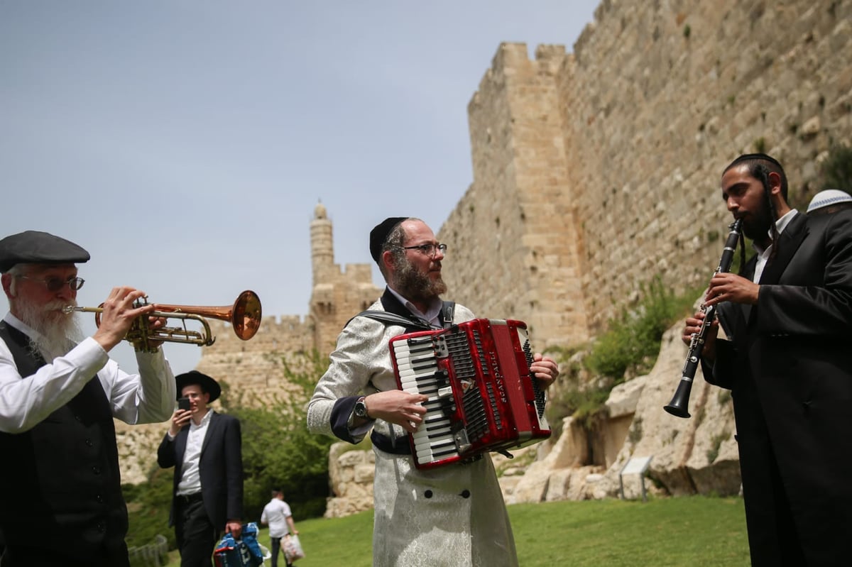 שמחת חג הפסח על חומות העיר העתיקה