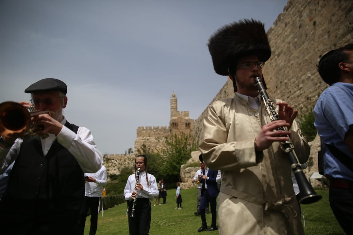 שמחת חג הפסח על חומות העיר העתיקה