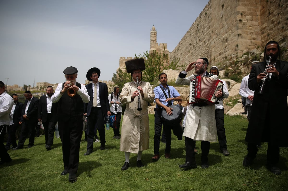 שמחת חג הפסח על חומות העיר העתיקה