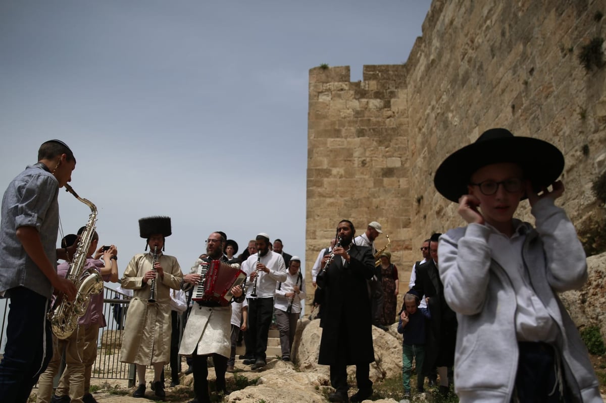 שמחת חג הפסח על חומות העיר העתיקה