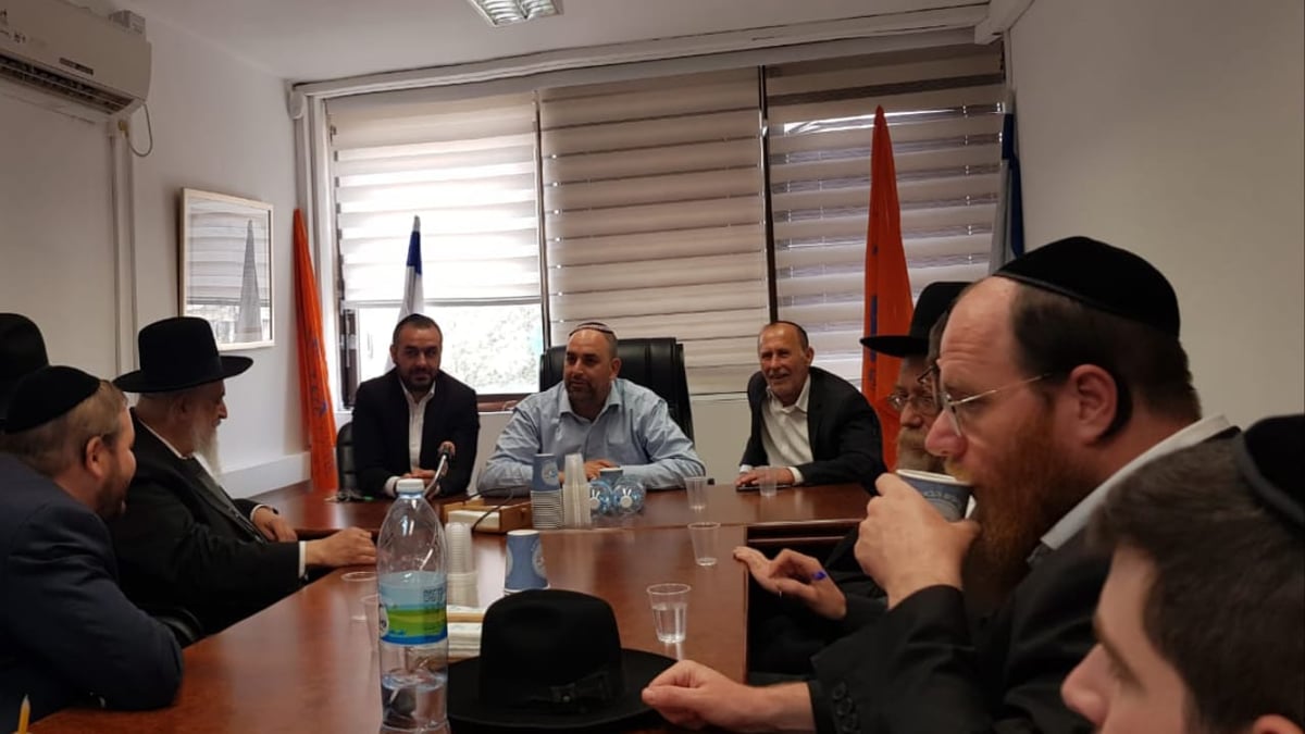 רבה של בני ברק ביקר בלוד וביקש: "גנרטור לאברכים"