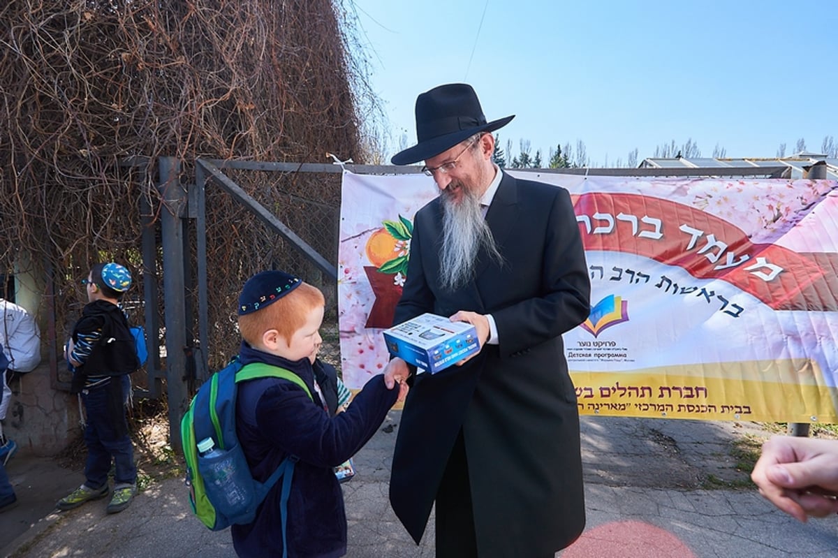 מוסקבה: הילדים אמרו ברכת אילנות בגן הבוטני