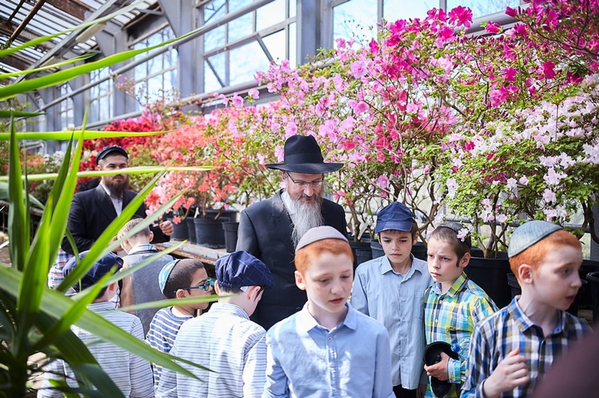 מוסקבה: הילדים אמרו ברכת אילנות בגן הבוטני