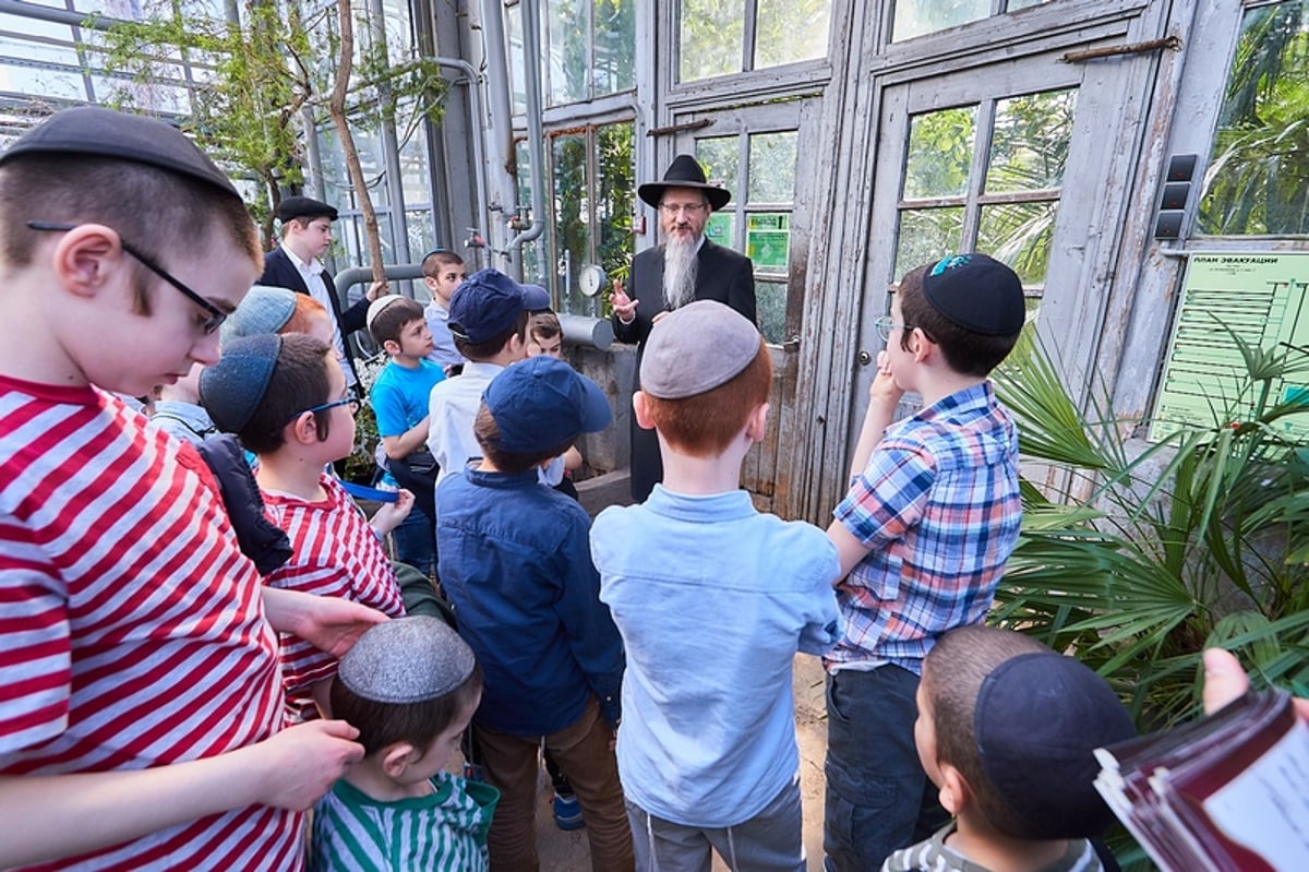 מוסקבה: הילדים אמרו ברכת אילנות בגן הבוטני