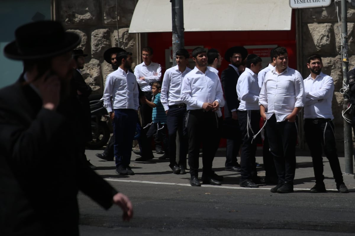 צפו: פרובוקציה קיצונית ושריפת דגל פלסטין