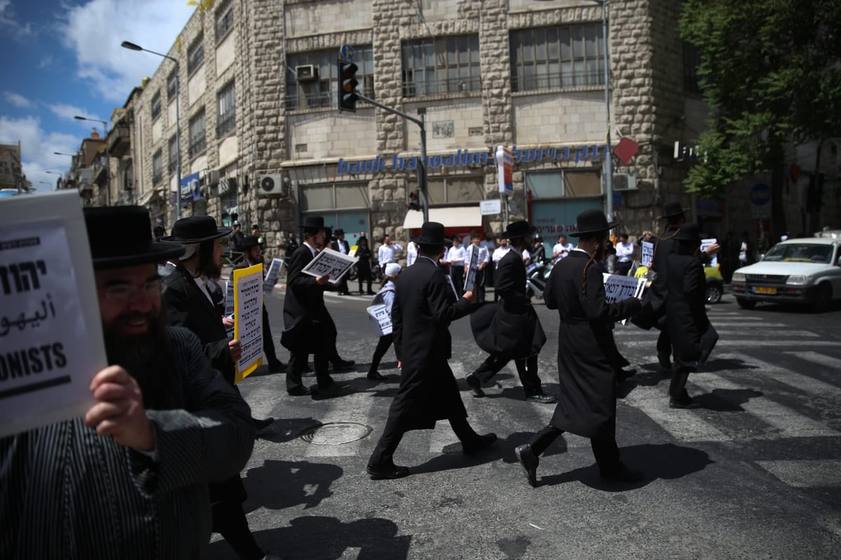 צפו: פרובוקציה קיצונית ושריפת דגל פלסטין